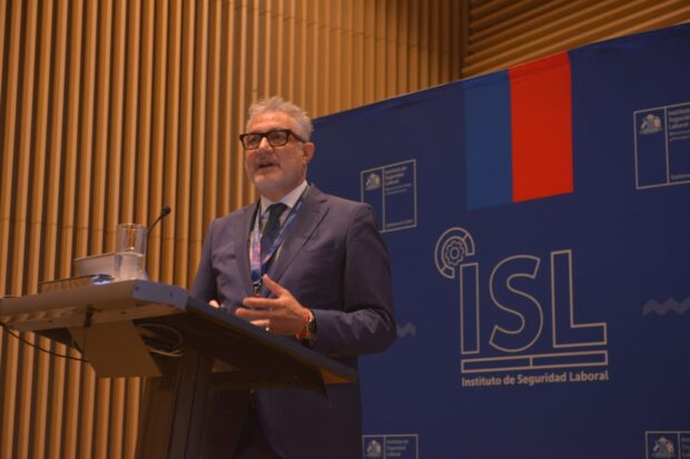 Alejandro Covello en seminario. Foto: Insituto de Seguridad Laboral