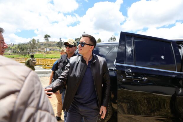 Daniel Noboa, presidente de Ecuador, tras el ataque al convoy en el que iba