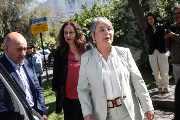 La candidata a la Presidencia de la República , Jeannette Jara, participa en el ciclo de conversaciones presidenciales Propuestas para la igualdad de derechos y oportunidades laborales para las mujeres. Imagen: Agencia Aton.