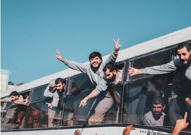 Palestinos liberados llegando a Gaza y Cisjordania. Vía X@Palestine_UN