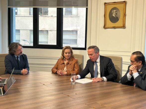Parlamentarios UDI con presidente del Consejo de Defensa del Estado. Foto: Prensa UDI