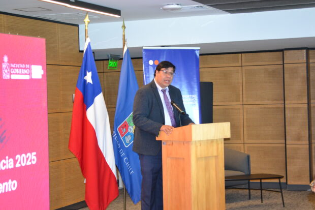 Ricardo Mena oficial de Idea Internacional, en la presentación del informe “El Estado Global de la Democracia 2025: Democracia en Movimiento”.
