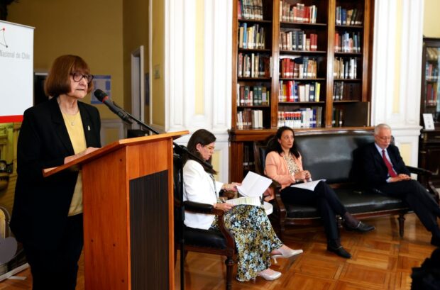 Rectora de la Universidad de Chile, Rosa Devés.