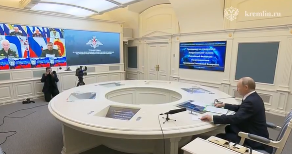 Vladimir Putin supersivando los ensayos nucleares. Vía X@mog_russEN