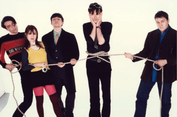 Fotografía de los integrantes de Pulp, emblemática banda del britpop.