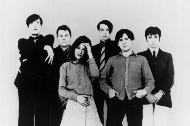 Fotografía en blanco y negro de los integrantes de Pulp, emblemática banda del britpop.