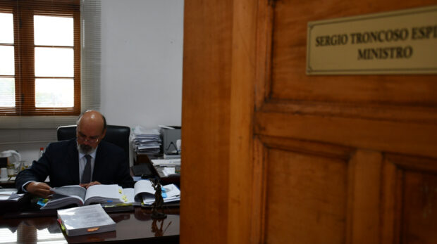 Sergio Troncoso en su despacho