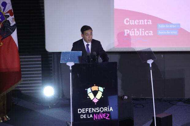 Anuar Quesille fotografiado durante a la Cuenta Publica y entrega del Informe Anual de la Defensoria de la Ninez. Dragomir Yankovic/Aton Chile
