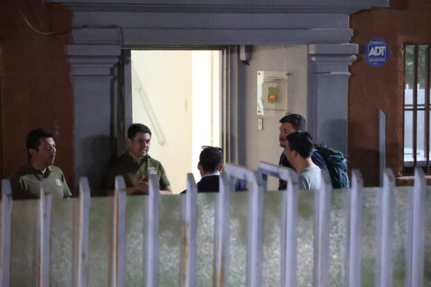 La Fiscalía Regional de Los Lagos junto a Carabineros materializaron una orden de entrada y registro al domicilio de la exministra de la Corte Suprema, Ángela Vivanco, en la comuna de Las Condes