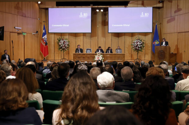 Ceremonia oficial del aniversario 183° de la Universidad de Chile.