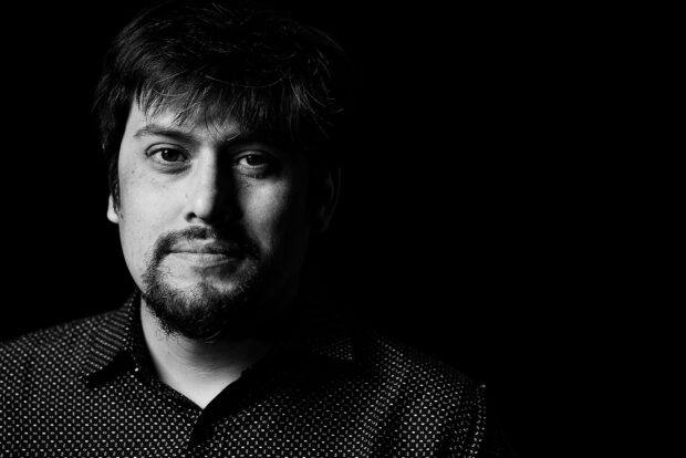Fernando Pairican es historiador y Doctor en Historia de la Universidad de Santiago. Académico e investigador del Centro de Estudios Interculturales e Indígenas de la Universidad Católica de Chile y Director de la colección de pensamiento mapuche contemporáneo de Pehuén editores. Es autor del libro Malón y de la biografía de Matías Catrileo. Sus áreas de interes son la historia del siglo XIX y reciente, enfocada en el pueblo mapuche y su relación con el estado chileno. Santiago de Chile, 24-11-2021 (©Alvaro de la Fuente/escritoresindigenas.cl)