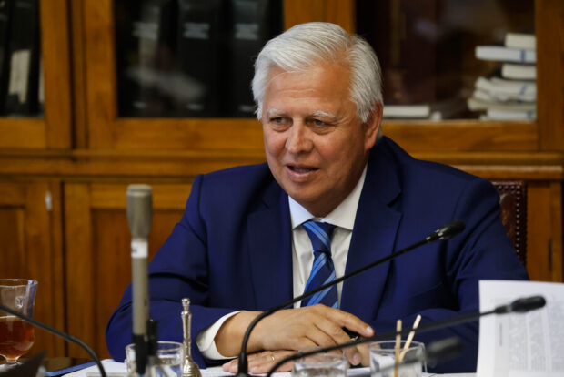 Senador Gastón Saavedra. Foto: Sebastian Cisternas/Aton Chile.