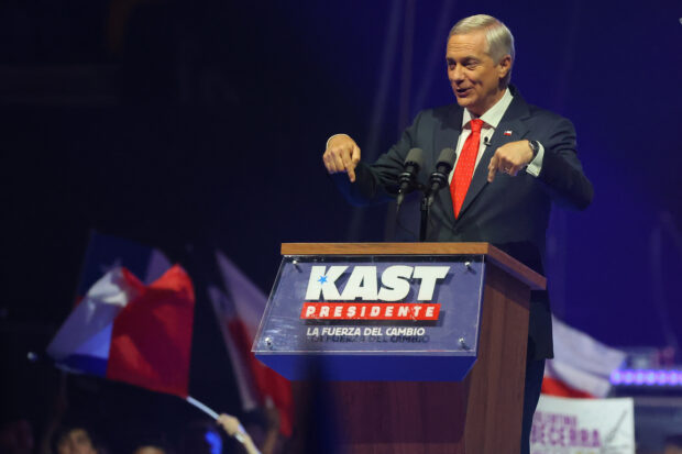 Santiago, 11 de noviembre 2025. Cierre de campana del candidato presidencial Jose Antonio Kast en el Movistar Arena. Jonnathan Oyarzun/Aton Chile