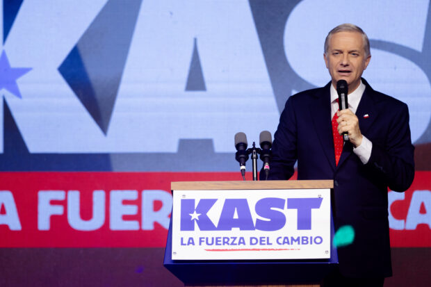 Santiago, 16 de noviembre 2025. El Candidato Jose Antonio Kast realiza su discurso luego de pasar a segunda vuelta en las elecciones presidenciales 2025. Javier Vergara /Aton Chile