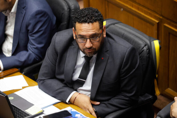 El ministro Educación, Nicolás Cataldo, durante la Comisión de Educación en el Senado.