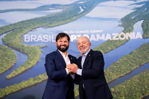 Presidente Gabriel Boric es recibido por el jefe de Estado brasileño, Luiz Lula Da Silva en Corp30.