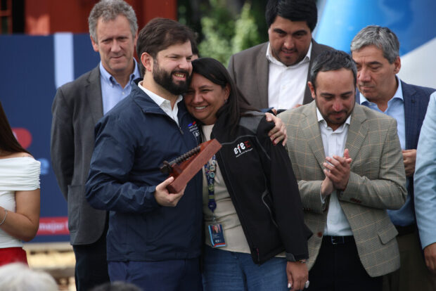 El Presidente de la Republica, Gabriel Boric Font, encabeza el inicio de las obras del Tren Alameda - Melipilla, que conectara las comunas de Estacion Central, Cerrillos, Maipu Padre Hurtado, Penaflor, Talagante, El Monte y Melipilla. Desde la futura estación Talagante.