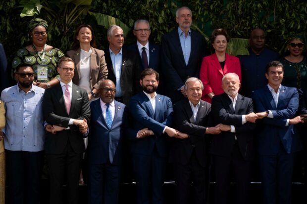 Presidente Gabriel Boric participa en la segunda fotografía oficial de la COP30, en donde posó junto a figuras clave del escenario global.