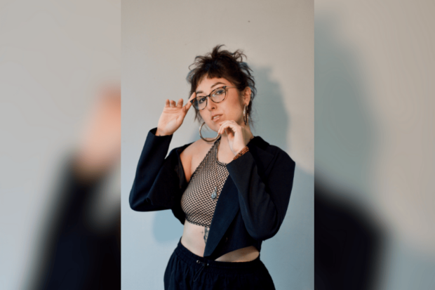 AilinaShakti, violinista y cantautora chilena. 