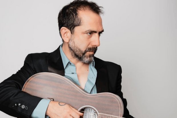 Angelo Pierattini, músico chileno.