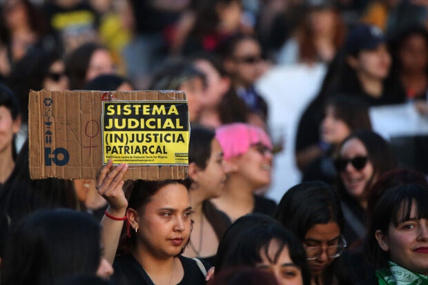 Marcha en el marco del Dia Internacional contra la Violencia de Género convocada por la Red Chilena contra la Violencia hacia las Mujeres. Jonnathan Oyarzun/Aton Chile.