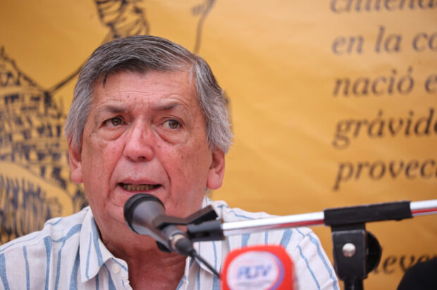 El presidente del Partido Comunista, Lautaro Carmona, en el tradicional tradicional Caldillo de Congrio. Foto: Dragomir Yankovic/Aton Chile.