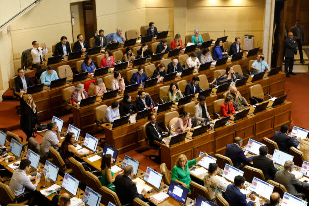 Cámara de Diputadas y Diputados aprueba reajuste al sector público. Foto: Sebastian Cisternas/ Aton Chile. 