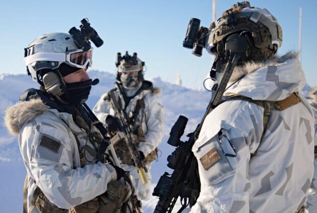 Fuerzas armadas danesas y norteamericanas en Groenlandia. Foto: Comando Norte de Estados Unidos.