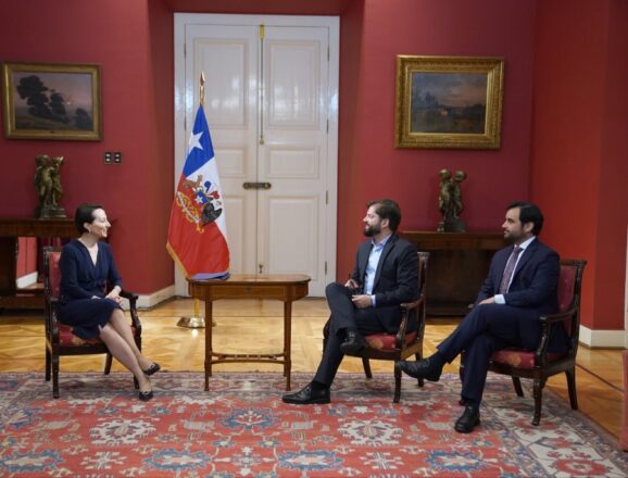 La Presidenta de la Corte Suprema, Gloria Ana Chevesich participa de reunión protocolar con el Presidente Gabriel Boric y el ministro de Justicia, Jaime Gajardo, en el Palacio de La Moneda.