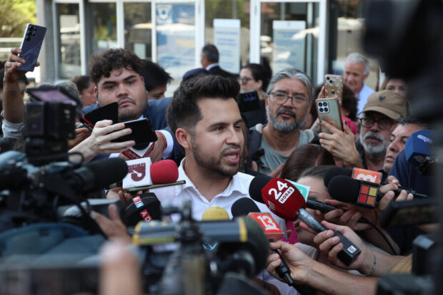 Gustavo Gatica habla para la prensa luego de la Lectura de veredicto en juicio oral contra el ex Carabineros, Claudio Crespo. Diego Martin/Aton Chile.