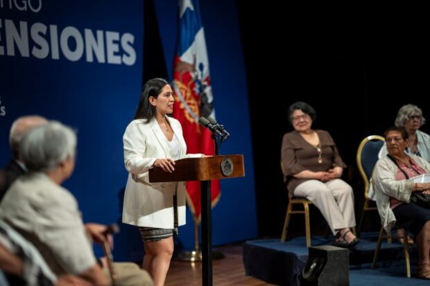 Alcaldesa de Quinta Normal, Karina Delfino, habla sobre inicio del pago del Seguro Social. 