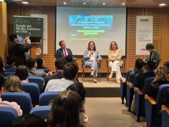 Mesa de Conversación sobre el estado del medio ambiente en Chile.
