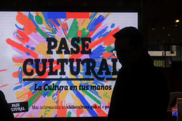 Cartel informativo sobre el Pase Cultural.