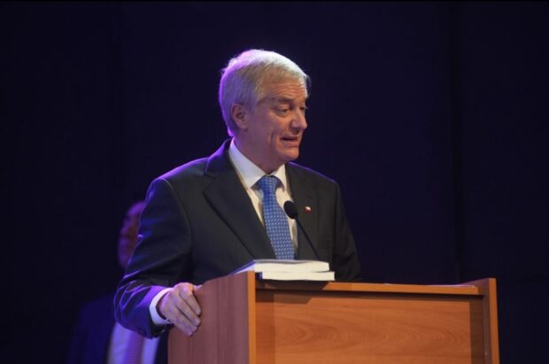 Presidente electo José Antonio Kast da discurso en la presentación del libro “Anticipar para transformar Chile: una propuesta de institucionalidad del futuro”.