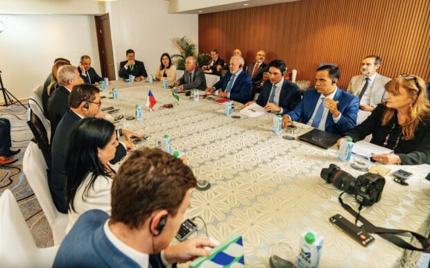 Reunión de los equipos del presidente electo, José Antonio Kast, y el mandatario de Brasil, Luiz Inácio Lula da Silva. Foto: Prensa OPE.