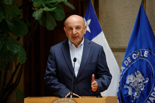 El senador del partido socialista, Juan Luis Castro.