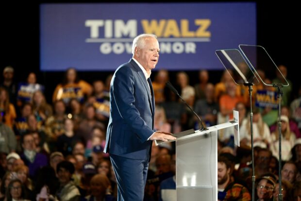 Tim Walz, gobernador de Minneapolis, en un discurso de campaña. Vía X@Tim_Walz