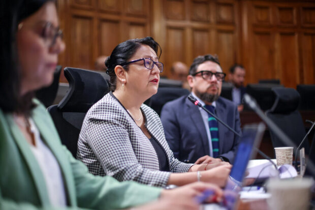 Comisión de Hacienda discute reajuste al sector público. Foto: Karin Pozo/ Senado / vía Aton Chile.