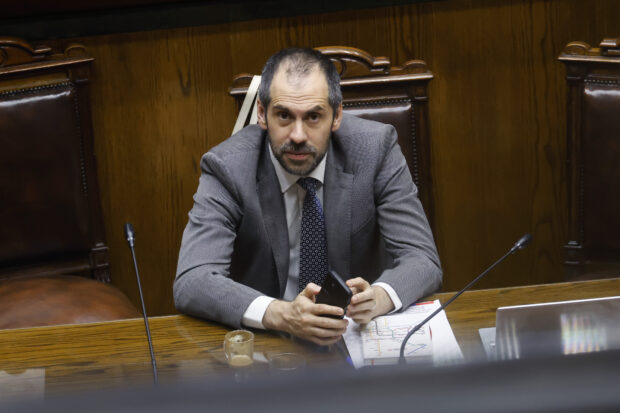 El ministro de Hacienda, Nicolas Grau, durante la Sesion del Senado Sebastian Cisternas/Aton Chile