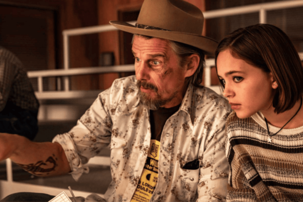 Frame de The Lowdown, serie de FX.