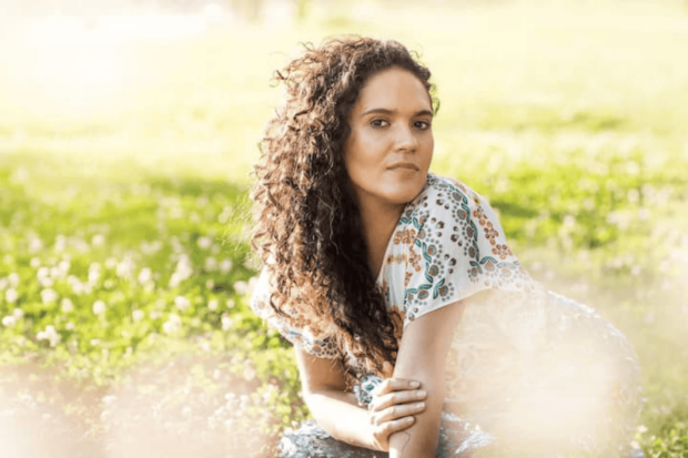 Retrato de la artista brasileña Ully Costa.