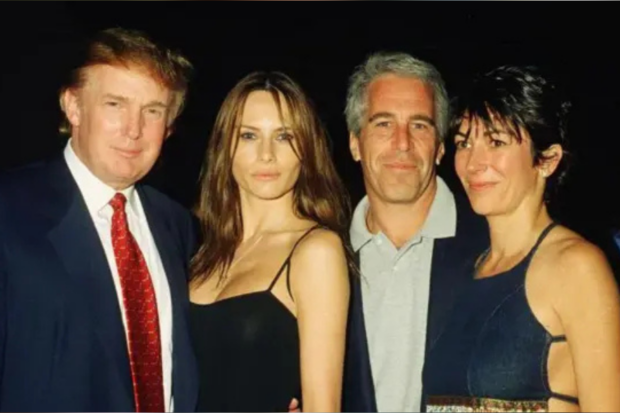 Donald y Melania Trump junto a Jeffrey Epstein y Ghislaine Maxwell año 2000