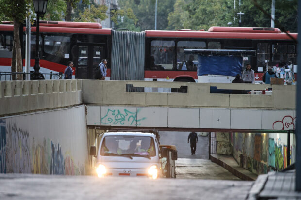 Autoridades anuncian el inicio de los trabajos en el eje Bandera, que se habilitará como vía exclusiva para buses Red Movilidad. Foto: Diego Martin/Aton Chile.