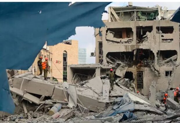 En la imagen, daños por un misil iraní en Bnei Brak, centro de Israel. Foto: Europa Press.