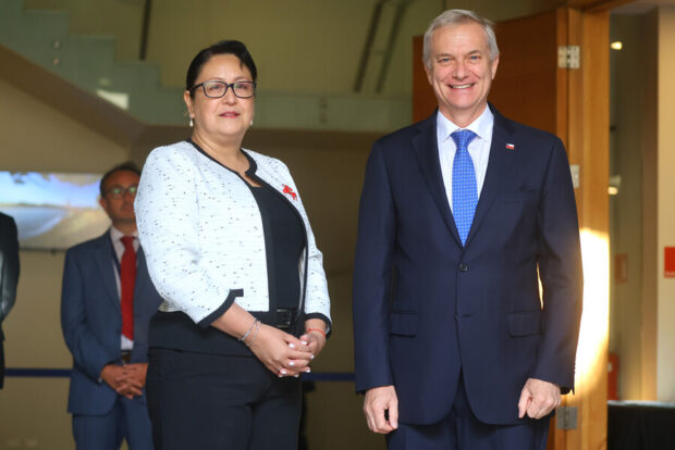 Presidente electo, José Antonio Kast, y contralora Dorothy Pérez.