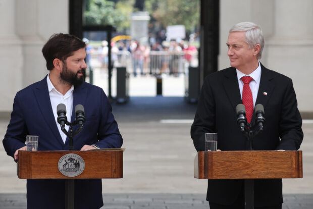 El Presidente Electo, Jose Antonio Kast, realiza una declaracion junto al Presidente de la Republica, Gabriel Boric. Foto: Dragomir Yankovic/Aton Chile.