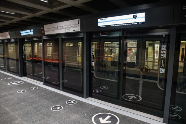 Puertas de seguridad instaladas en el andén de la estación San Pablo en la Línea 1.