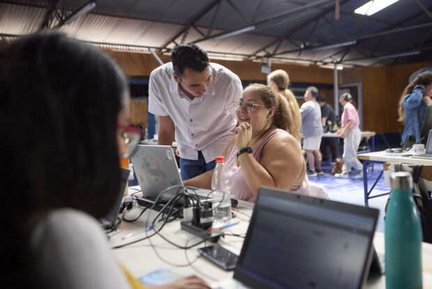 Vecinos de Quilicura participando en la iniciativa "Quili.AI"