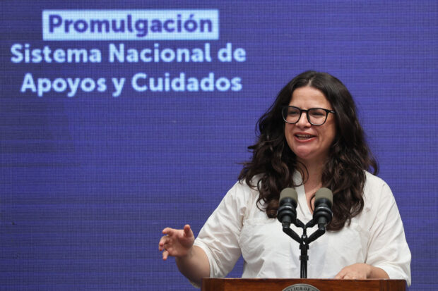 Gobierno realiza la ceremonia de promulgacion de la Ley que crea el Sistema Nacional de Apoyos y Cuidados, Chile Cuida. Foto: Dragomir Yankovic/Aton Chile.