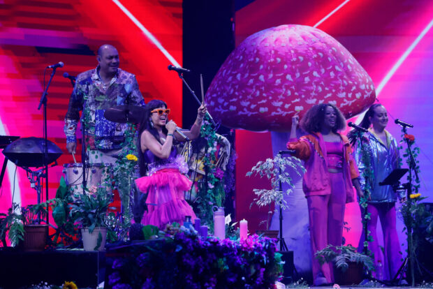 El grupo colombiano Bomba Estereo en Viña 2026.